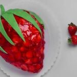 کیک تولد ژله ای توت فرنگی